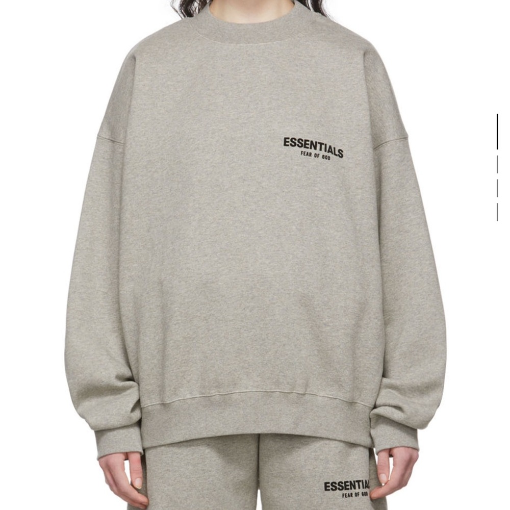 FEAR OF GOD ESSENTIALS
Gray Crewneck Sweatshirt